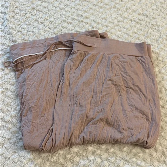 Cozy Earth Blush Bamboo Pajama Set for Women - Picture 2 of 5